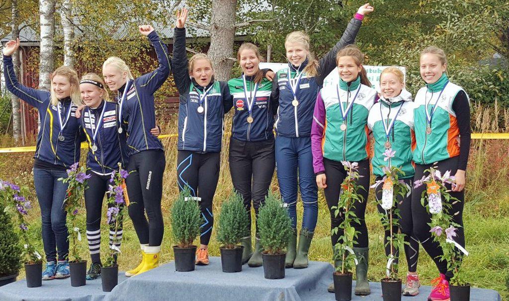 pihlaotsamo's tweet photo. Sprinttipronssiin ja viestin yllätysmestaruuteen hyvä päättää junnuvuodet. Kiitos tytöt! #hyväme @hsorienteering http://t.co/VodT5raO0I