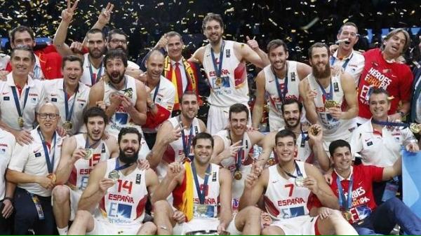 TioManu87's tweet photo. Campeones🇪🇸🏆Cuanto tendremos q agradecer a esta generación, lo q nos han echo sentir y disfrutar Gracias #SomosEquipo http://t.co/539WZwVhUh