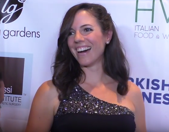 lite_fae's tweet photo. Yup she's got that #MagicGlow @Anna_Silk & @sethcooperman
A BIG Congrats to you both! 💕 👌 http://t.co/yaAYBhTFXF