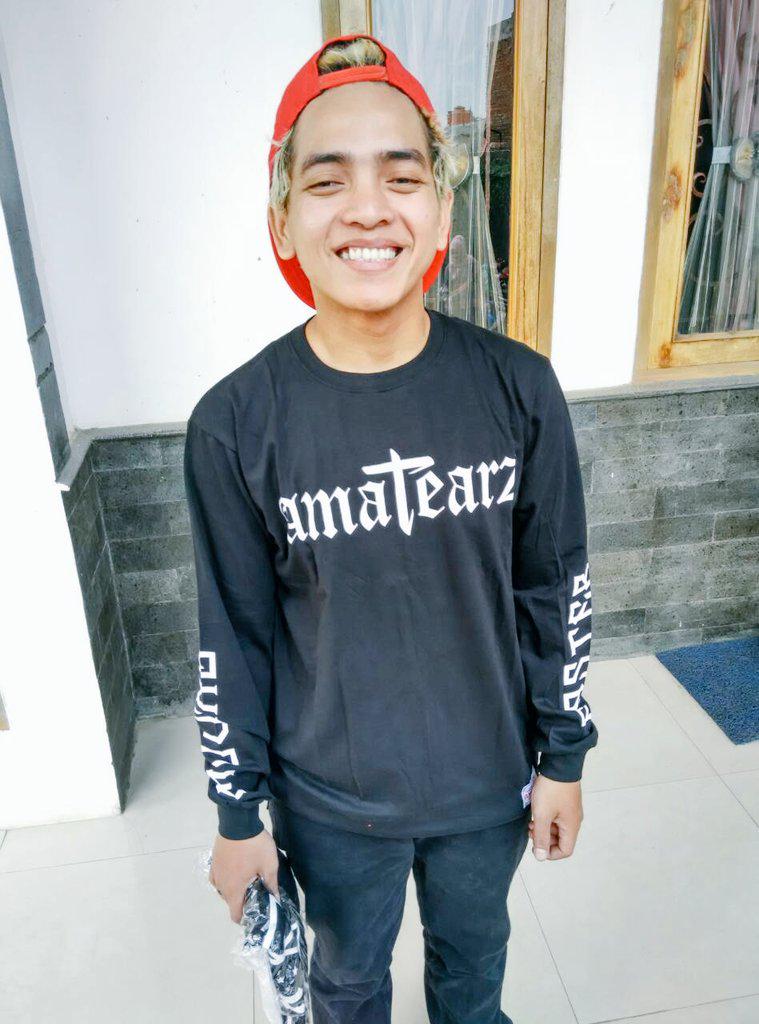 Last perform at backstage wearing <a href="/AMATEARZcloth/">IG : @AMATEARZ_cloth</a> cool stuff brother.
