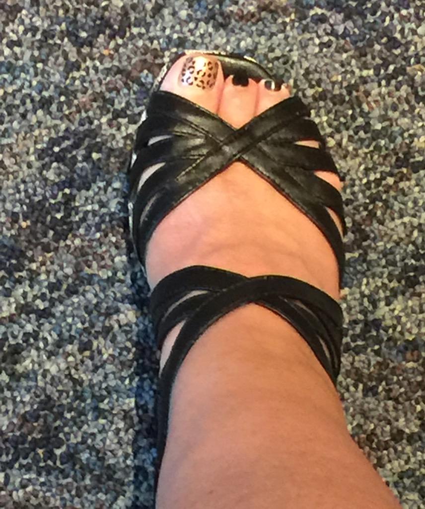 lisaegore's tweet photo. My cute toes by Tara at Florida Nails...free hand painting of the animal print!! #figureshow #cutetoes #pediselfie http://t.co/tl9K1vG25z