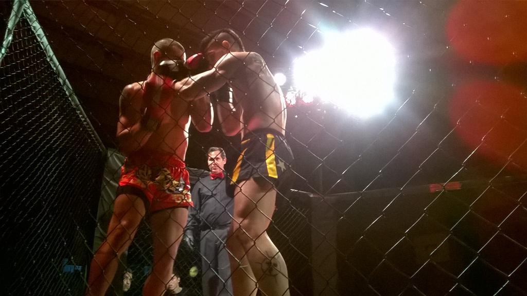 AlanScheinson's tweet photo. Primera pelea del Super 4 ganada! Ahora se viene la otra por el Título @EstebanLadillinsky http://t.co/zwHmaR8oJ7