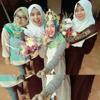 RenilaPutri's tweet photo. Pada akhirnya tertawa lepas http://t.co/9sqcUafrTQ