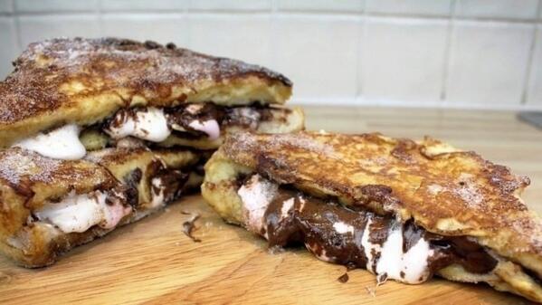 SaveMeIamFine's tweet photo. Nutella &amp; Marshmallow Toast. http://t.co/SXW8PfkI4n
