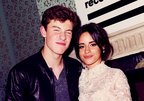 ShawnSpainArmy's tweet photo. Menuda parejita tenemos por aquí ¿Que os parece? ♥ http://t.co/aVuk5NTADO
