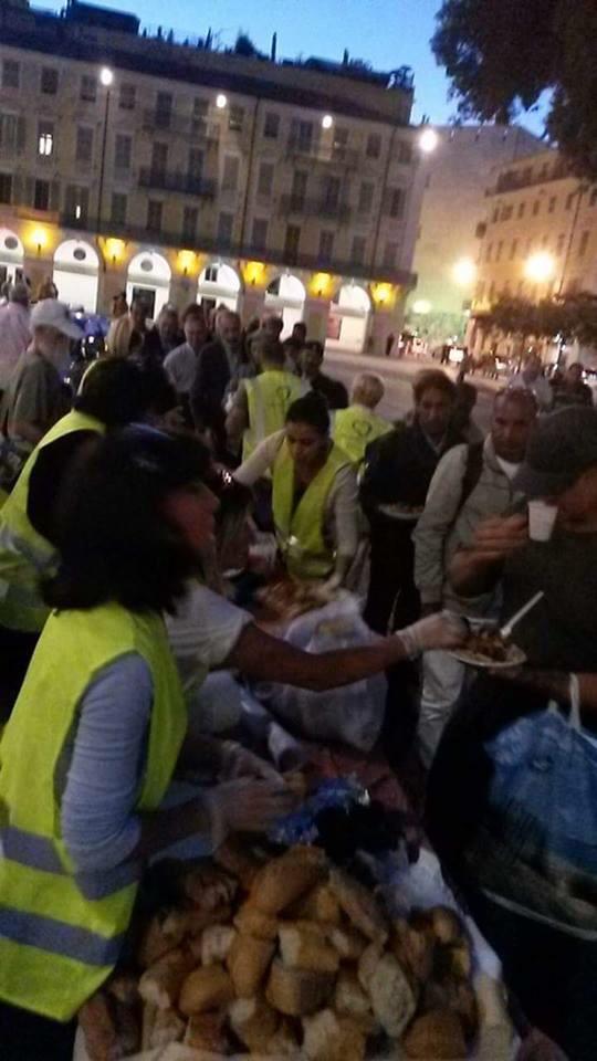 BrahimDjebali's tweet photo. Photos de la maraude en faveur des sans-abris de la ville de #Nice06. http://t.co/HevryhAqQP