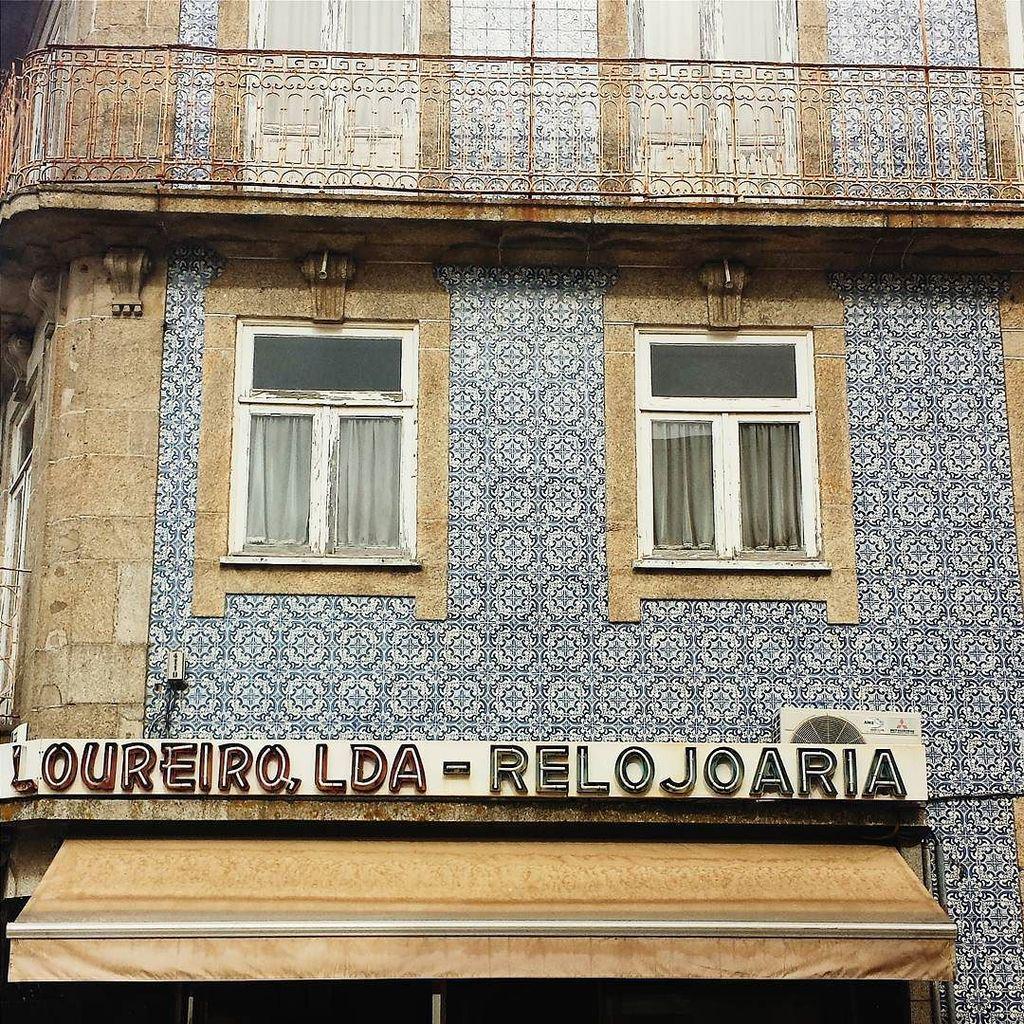 NicheEscapes's tweet photo. Credit @citylandriver via Instagram #nicheescapes #barcelos #portugal #visitportugal #houses #tiles #tiled #blueblu… http://t.co/3uH6EpD7hl