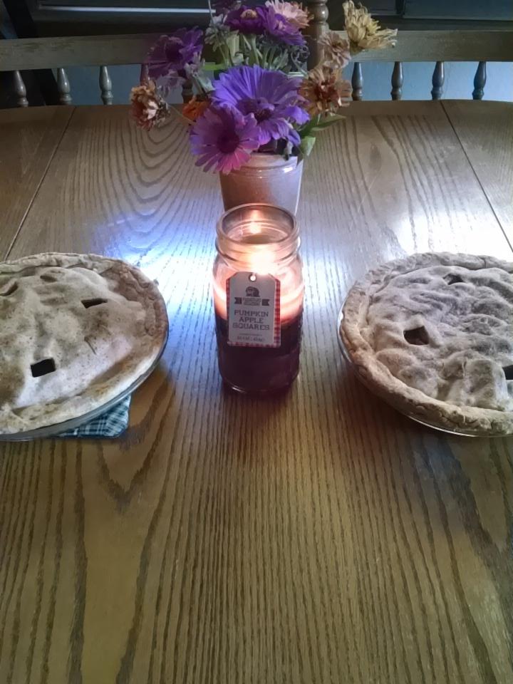 So ready for fall!! Homemade apple pie and pumpkin candles!!!
🍂🍁🎃😋😊