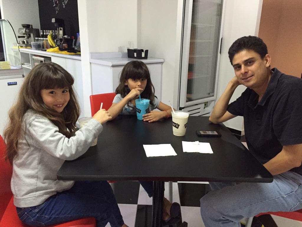 DreyersDF's tweet photo. Tarde de malteadas! #helados #dreyers http://t.co/xEYL4zWo0W
