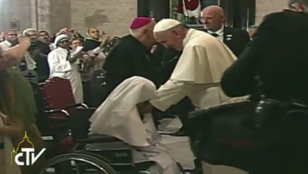 nmas's tweet photo. #ÚLTIMAHORA Inicia plenaria de Vísperas con sacerdotes, religiosos y seminaristas en Catedral de La Habana http://t.co/5zOV3vlKLO