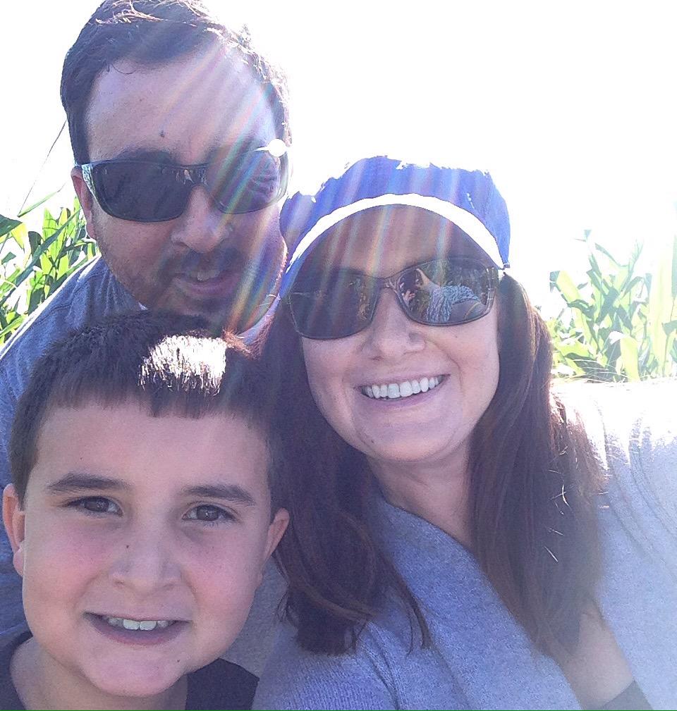 katie_cressy's tweet photo. We conquered the #cornmaze at @RaderFamilyFarm! #BloNo #harvest http://t.co/Gh1pzTKKJV