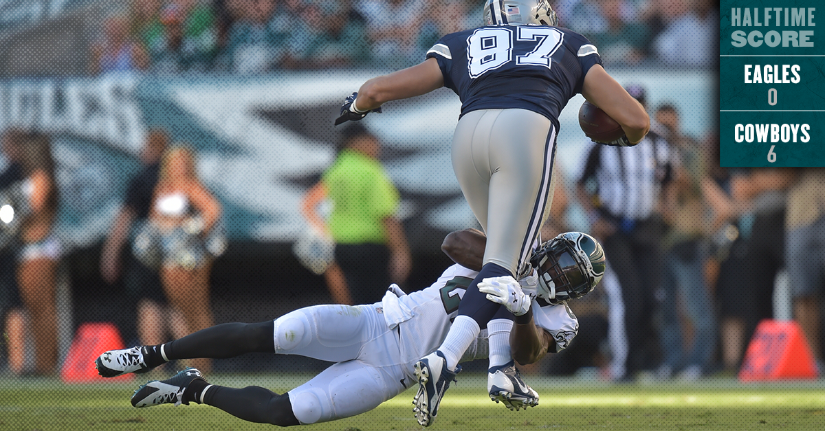 HALFTIME: #Eagles go into the locker room trailing by one score and will receive to start the second half.