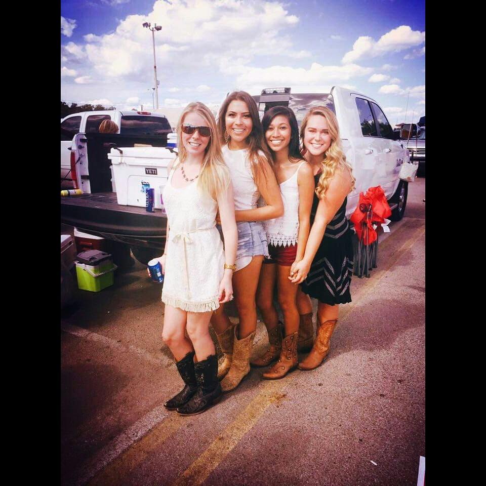 _ACAMP's tweet photo. Tailgating yesterday π #TXST #TXSTWHITEOUT πΎβ€οΈ http://t.co/YeRoPJ3oAf