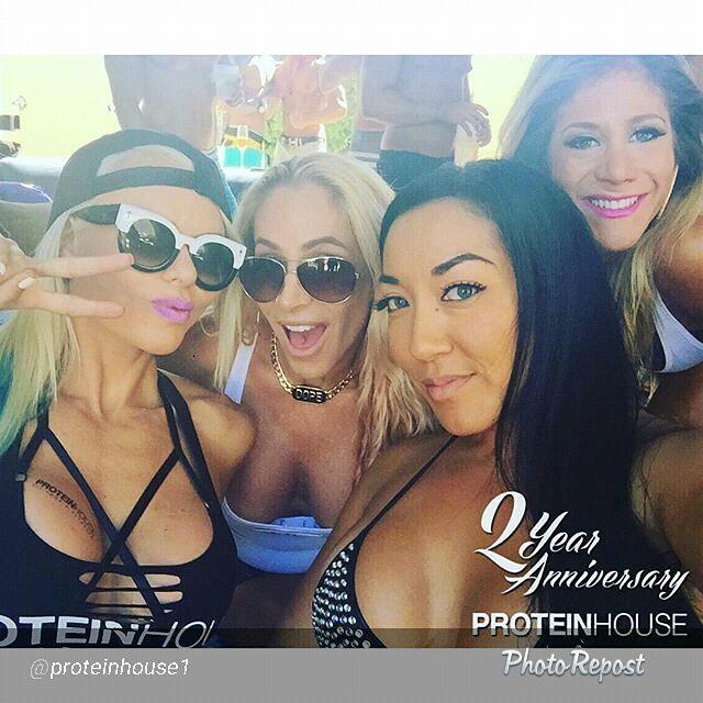 mstracylee's tweet photo. #workingorplaying
By @proteinhouse1 "@larissareis007 hanging w/ her girls @jillrudison @k… http://t.co/3iU58ObOgN http://t.co/vZISU4TFjX