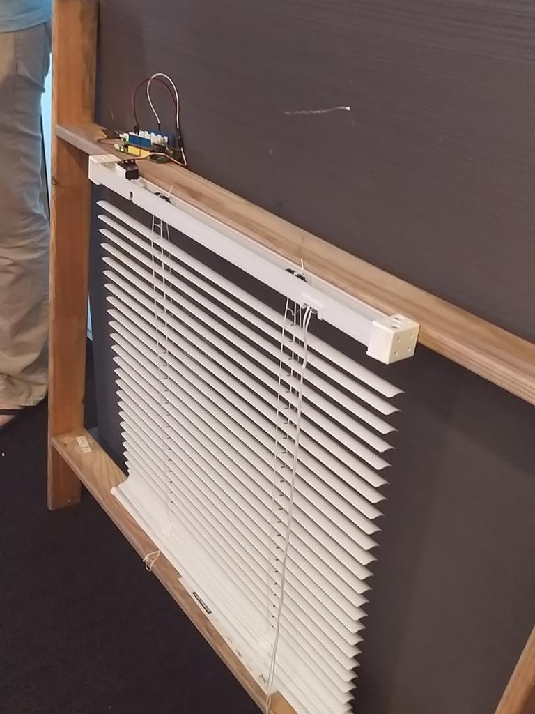 AgustinPelaezG's tweet image. Blindster.io connected blinds #IoT #HardwareWeekend @ubidots @hacksterio