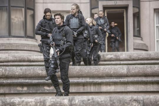 ohmytargaryen's tweet photo. "Si nosotros ardemos, tú arderás con nosotros"
¡¡Faltan 2 meses para Sinsajo Parte 2!!
#MockingjayPart2 🔥 http://t.co/9ZVYUcFKTO