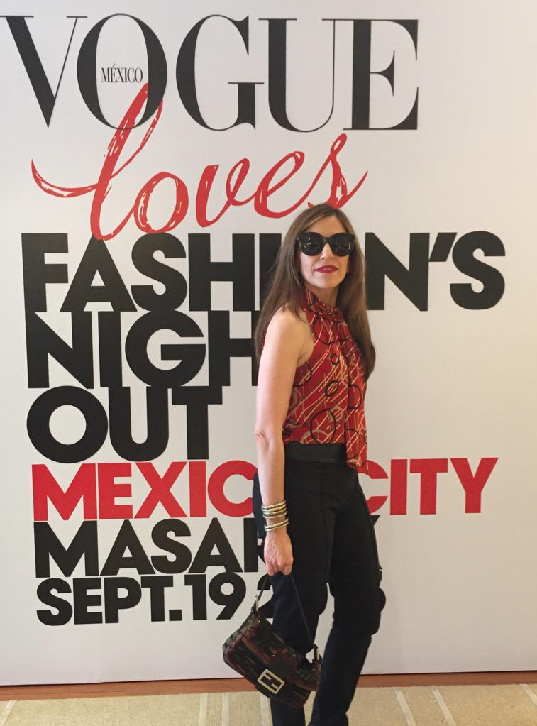 LucyLara_Art's tweet photo. Misma bolsa, diferente outfit. #samebag #differentoutfit #FNOMexico #VogueLovesMasaryk http://t.co/zkixrjviug