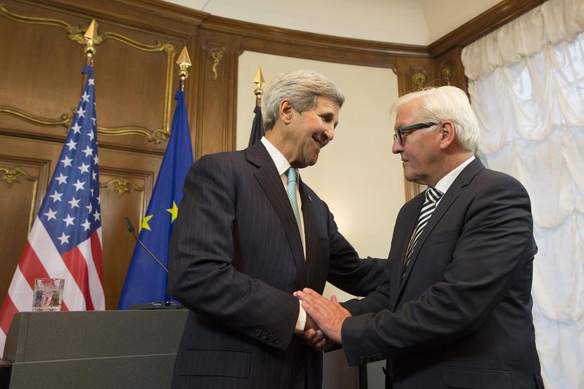 MSNOWNews's tweet image. .@JohnKerry: U.S. to accept 85,000 refugees in 2016, 100,000 in 2017 on.msnbc.com/1KZC4Hp (Reuters)