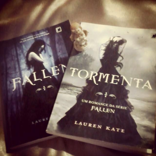 aulasnainternet's tweet photo. @carolinemarreiro: 📖👼💙✨✨ #Fallen #Tormenta #FallenBook #FallenMovie #LaurenKate #Angels #D… http://t.co/LgtFHNLzUh http://t.co/cYTzR0ud5w