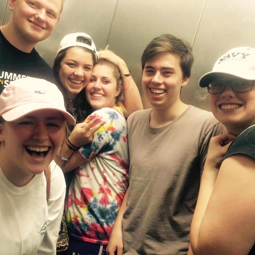 Be_The_Good_'s tweet photo. How to make some random awesome friends in an elevator : Be friendly and #bethegood ☺️😊 http://t.co/CxjzagOUqu