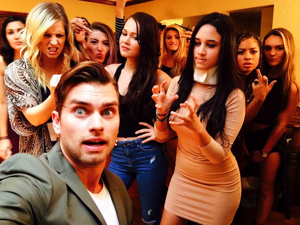 PiersonFode's tweet photo. Then @kelliberglund and her "gaggle of gals" attacked Mr. Right for being so wrong  - @3tproject #MrRight http://t.co/wkWn0VhkJy