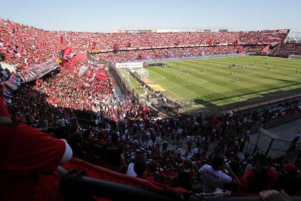 CACesSantaFe's tweet photo. Por mas que te mates poniendo carteles... ESTO SOLO SE LOGRA SIENDO GRANDE Y POPULAR #ElDueñoDeSantaFe http://t.co/qbf15p1wpo