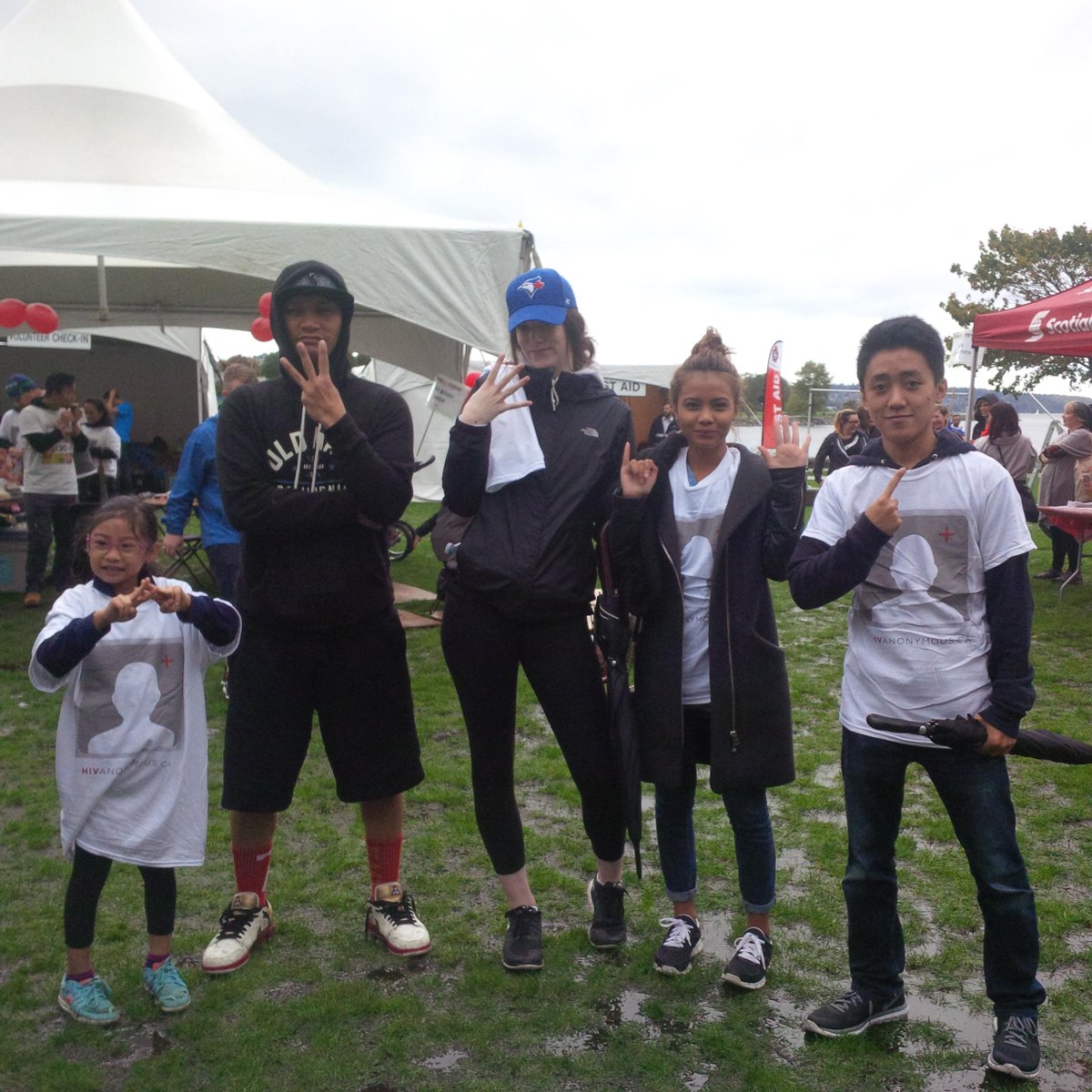 BAYJESSIE's tweet photo. Thx 4 comin n out dointhe 7k! #aidswalkvan @g_fontanillaa @allisoncaston n john! N 4 helpn watch my gals #teammetro http://t.co/iL1hybqoIe