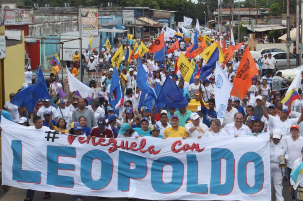liliantintori's tweet photo. Esta es Venezuela, una tierra llena de gente buena, soñadora, dispuesta a conquistar la Libertad! #FuerzaYFe http://t.co/SxaQZu1J8T