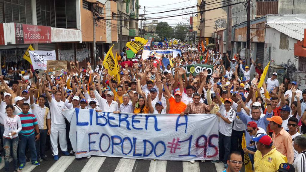 liliantintori's tweet photo. Esta es Venezuela, una tierra llena de gente buena, soñadora, dispuesta a conquistar la Libertad! #FuerzaYFe http://t.co/SxaQZu1J8T