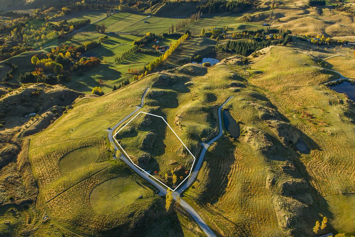 Only 2 of 8 sites remain on Haggit Lane. 
Explore our last remaining sites further
bendemeer.co.nz/buying/sites-a…