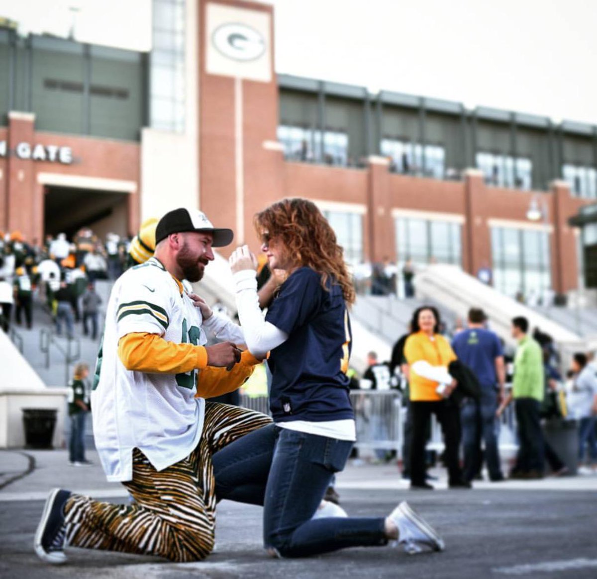 Proposal in front of Lambeau tonight. If you girl says yes to you in Zubaz, you're good! (via <a href="/grahamimages/">Graham Washatka</a>)