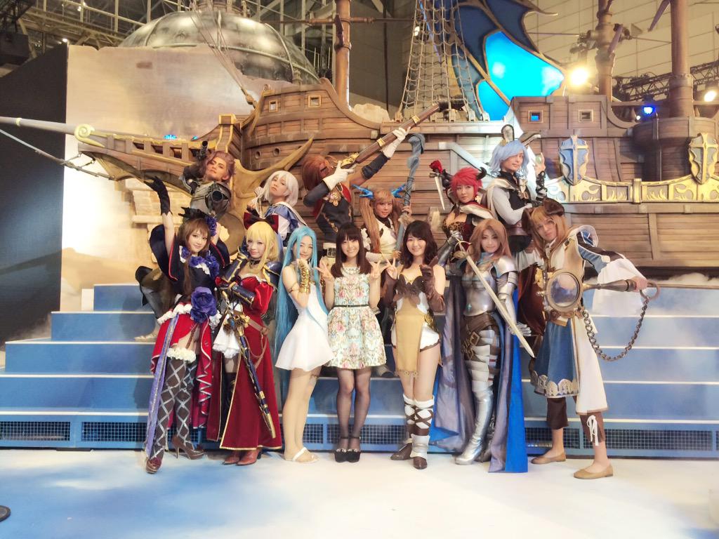 井ノ上奈々 リアルコスプレイヤーさん達とのお写真 クオリティにも 皆さんの頑張りにも感動しました 4日間ステージから見つめていたので 一緒にお写真撮れて嬉しかったです Ovo オイゲンさんの顔が見えなくて残念 グラブル Tgs Http T Co 00tadkliof
