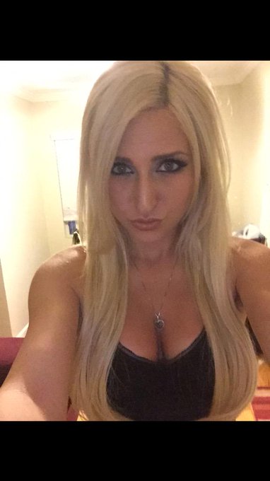 Watch Xandra Sixx's leaked NSFW photo on TwXstars