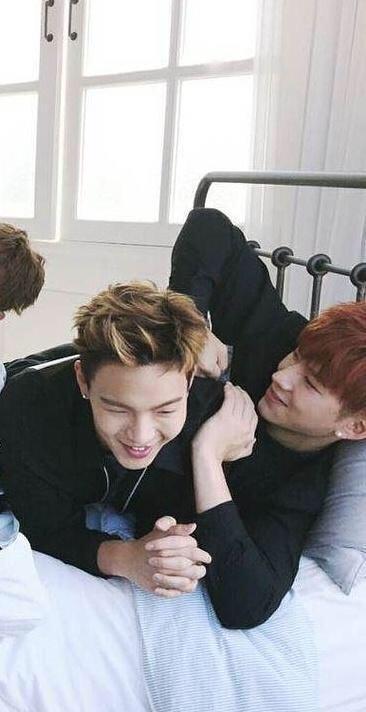lele2pm's tweet photo. 🔫😂❤️❤️على فكره اهم يدرون ان احبهم كوبل لكذا يتعمدون صح 😢 #showki #shownu #kihyun #sonki #monstax @OfficialMonstaX http://t.co/i5mgdSJWle
