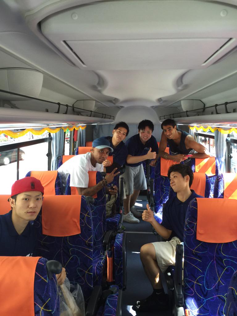 t_oceans's tweet image. 明日の名古屋に向けて出発しました。
素晴らしいバスに選手一同感動です。
皆さんの期待を背負い恥ずかしくない結果を出せるよう頑張ります。
#3x3 #バスケ #オーシャンズ