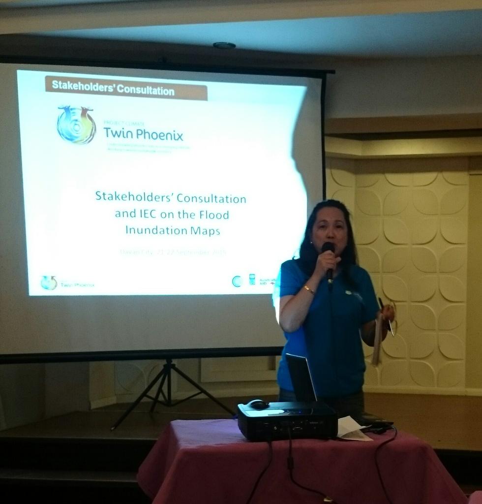 TwinPhoenixPH's tweet photo. NH: Ms Gaddi of @CCCPhl welcomes 119 brgys fr typhoon Pablo-affected areas to d consultation &amp; IEC on flood maps http://t.co/f0Fmxs43Kg
