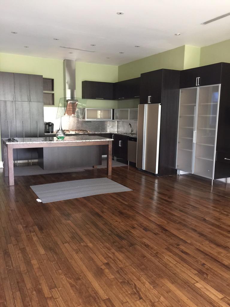 JamieReibenbac1's tweet photo. Would you cook in this kitchen? I'd say "hell yes!" Cooking lessons at the very least #addisonrealestate #philly http://t.co/H0WM7uGmoe