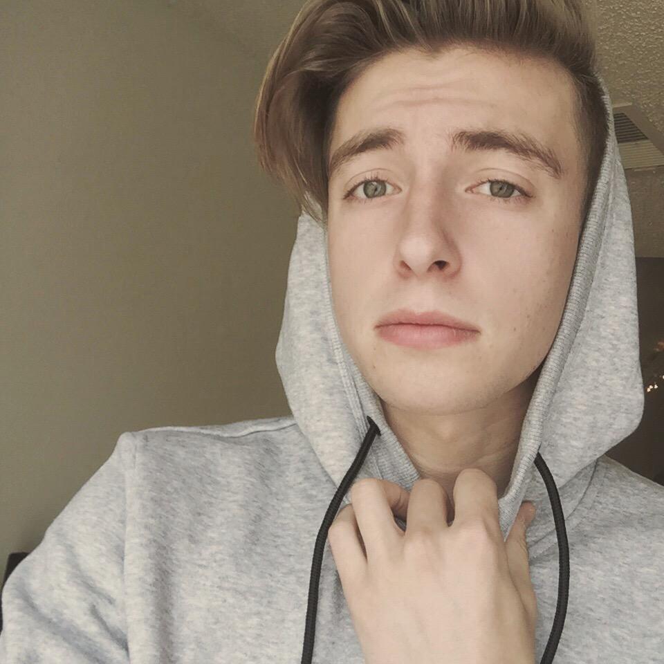 taylorbaxter's tweet image. RT and I'll dm you a selfieeeee