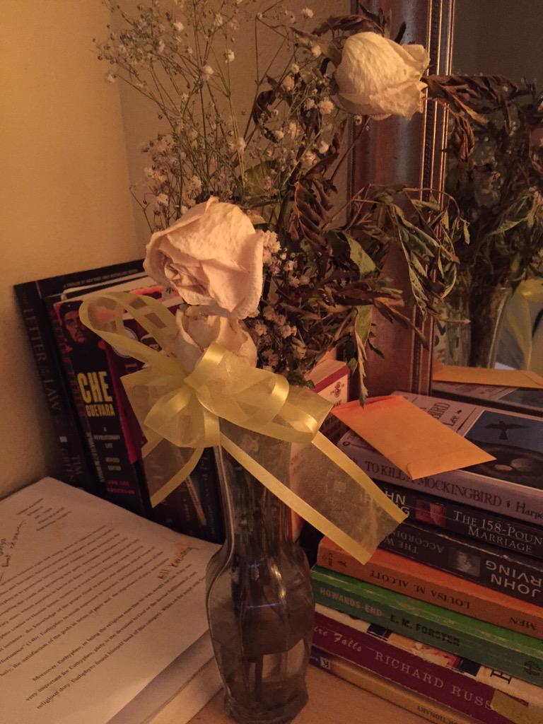 Aceventuress's tweet image. When will someone ever bring flowers to my door step again.🙍🏽 #theyredeadnow #alongwith...