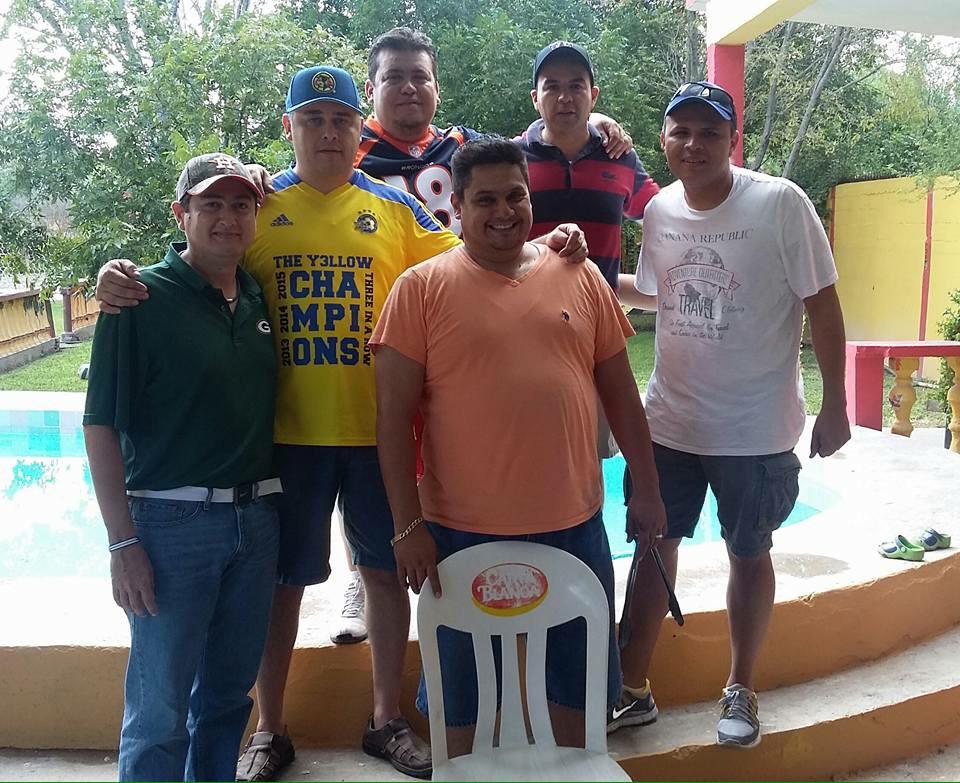 bettoramosg's tweet photo. Que bonito es lo bonito #CompadresTime @ggallegosa @MikeSanchezT http://t.co/2Vcu5usxga