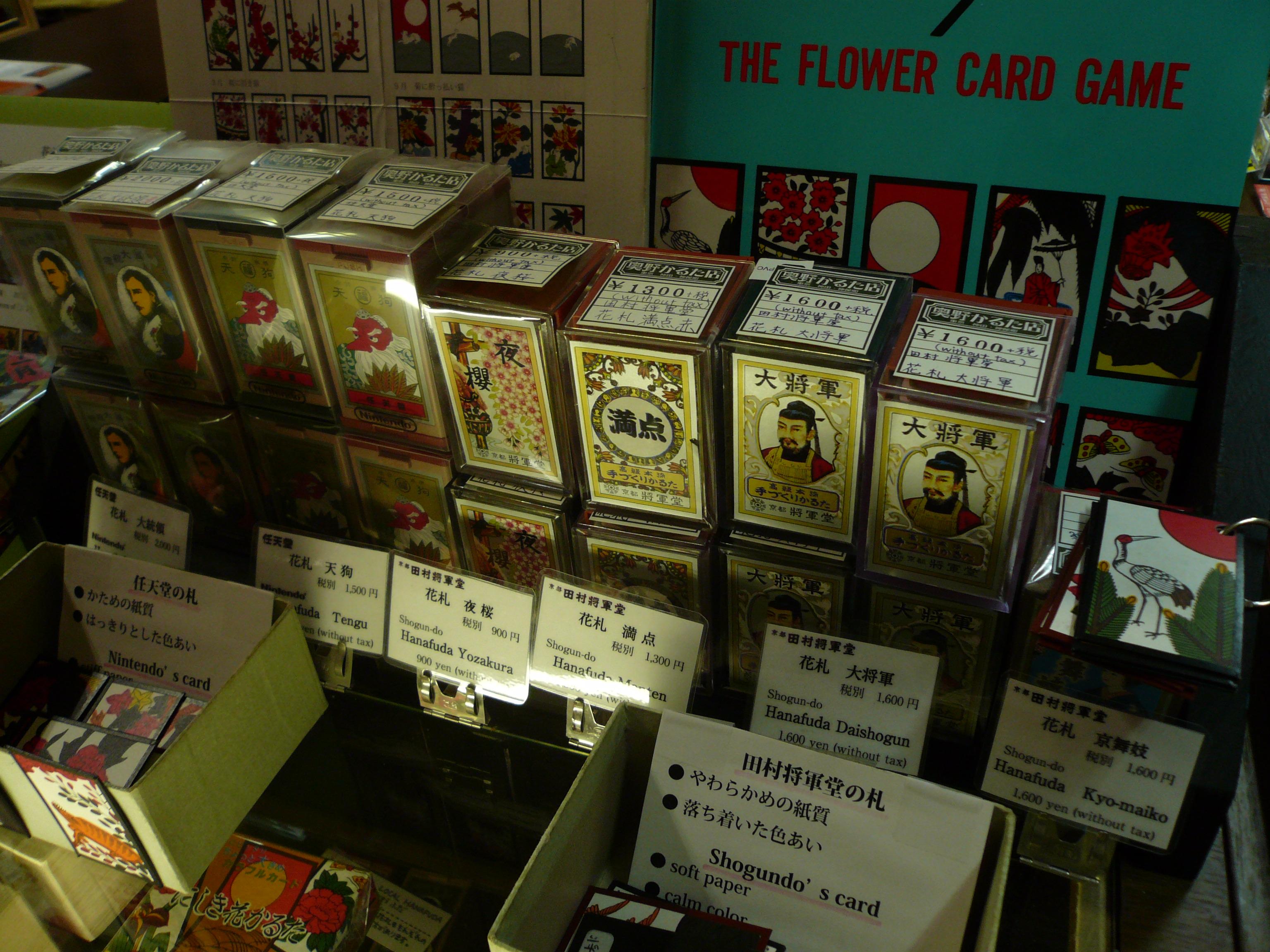 奥野かるた店 花札 販売中 ネット販売はしておりませんが 奥野かるた店の店舗には様々な花札 をお取り扱いしております 地方札や元祖ふとねこ堂さんの 花猫札 など変わり種のかわいい花札もあります Http T Co Ofmw8v3zno Twitter