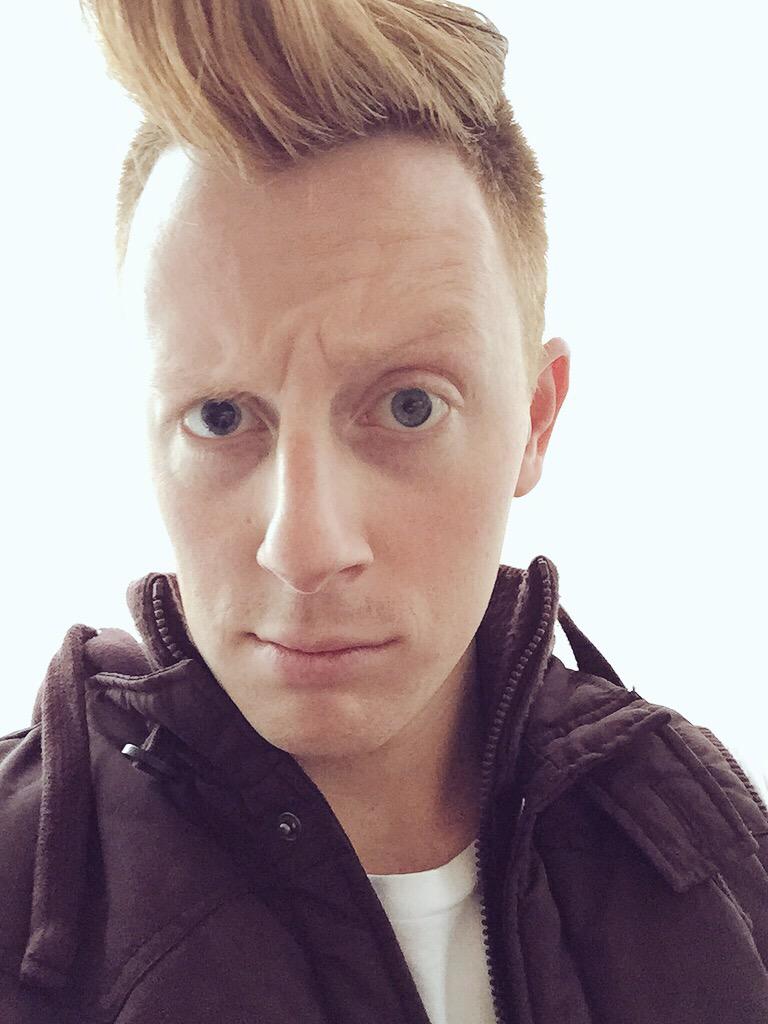 rangison's tweet image. Not sure if cranial nerve palsy or ophthalmology tute. #FUNdoscopy