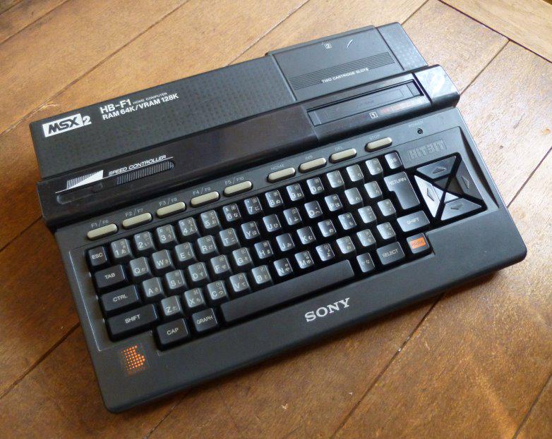 Ya_s_MusicStyle's tweet image. またまた懐かしいものが出てきた。確か当時32,800円で買えたっけ。スピコン付きでゲームで重宝（笑）…壊れてるので廃棄処分へ… #MSX2 #HiTBiT