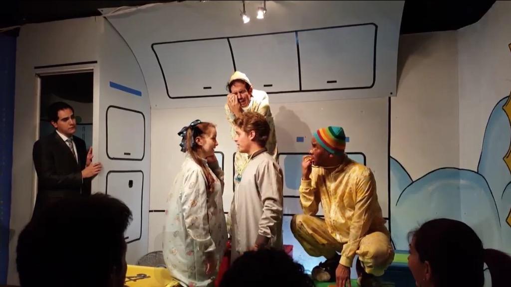 karlasantana0's tweet photo. MUCHAS FELICIDADES 👏👏 FUE UN PLACER VOLAR 3 VECES CON USTEDES. UNA MUY BONITA EXPERIENCIA🍼❤️ ACTORES MUY TALENTOSOS http://t.co/QUN2Vn99eX