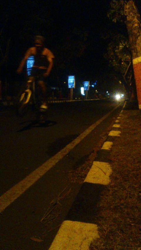 naufalsfc's tweet photo. Bmx freestyle 😉 http://t.co/yaH0XfFdZM