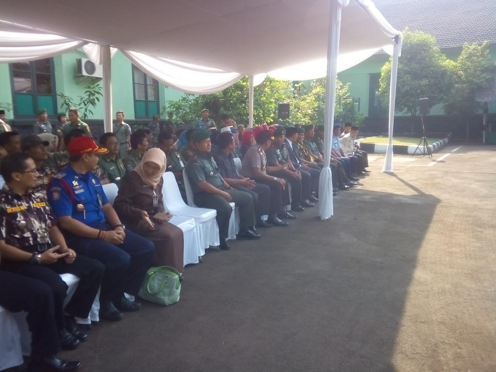 Efen17's tweet photo. Lomba binter kodim 0618/BS dr Pusterad TNI AD http://t.co/oLK2GvTjRF