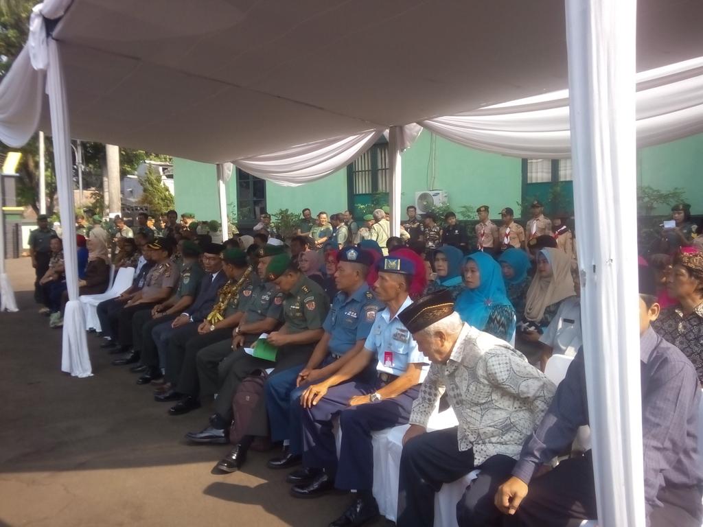 Efen17's tweet photo. Lomba binter kodim 0618/BS dr Pusterad TNI AD http://t.co/oLK2GvTjRF