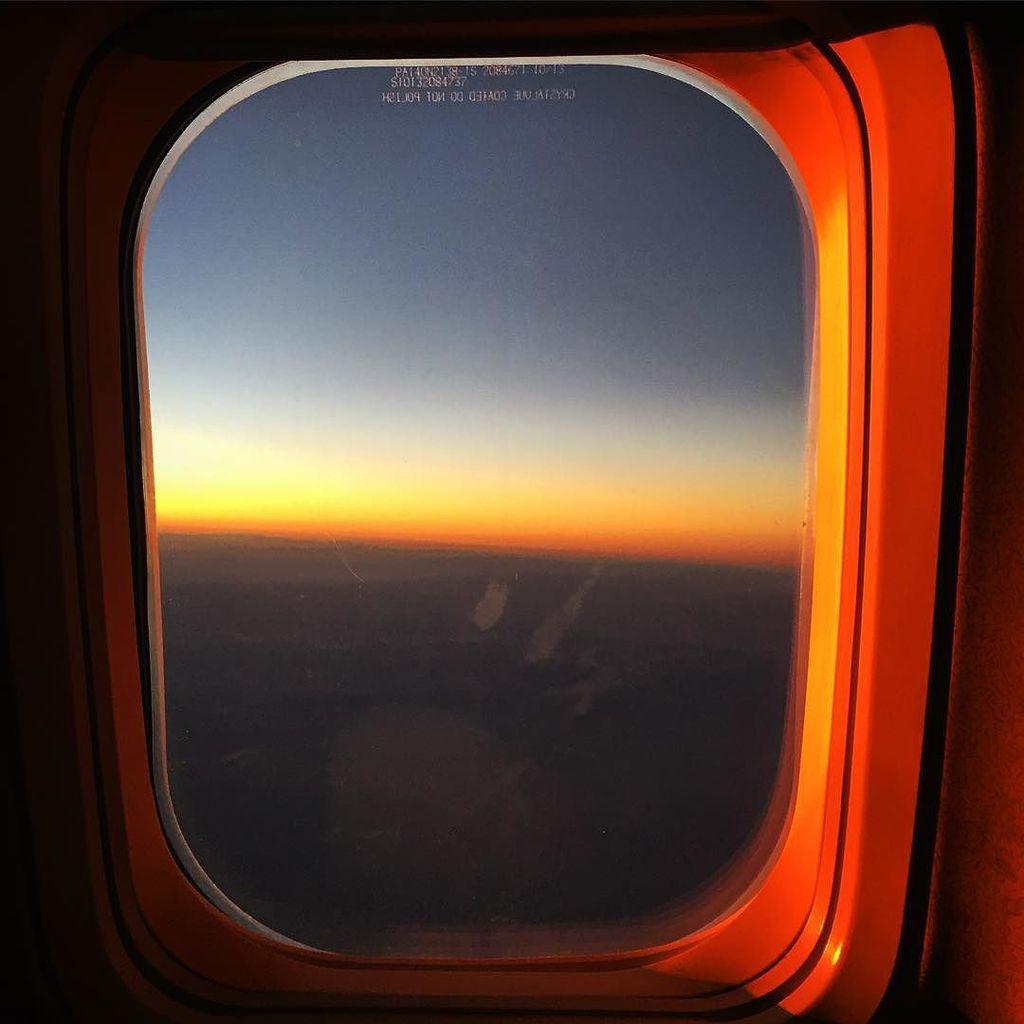 DeltaBravo33's tweet image. Instagram : by jimmy_like - A So Cal Sunset. Have a goodnight all. :)) #windowseat #windowshot #windowseatviews #su…