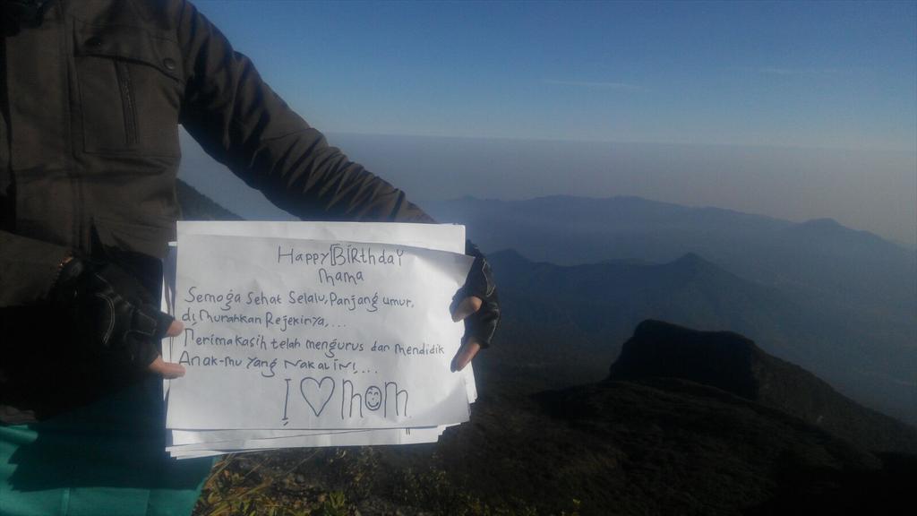 DelianaDede's tweet photo. Happy birthday Mom
I <3 U http://t.co/p5pt43h6CC