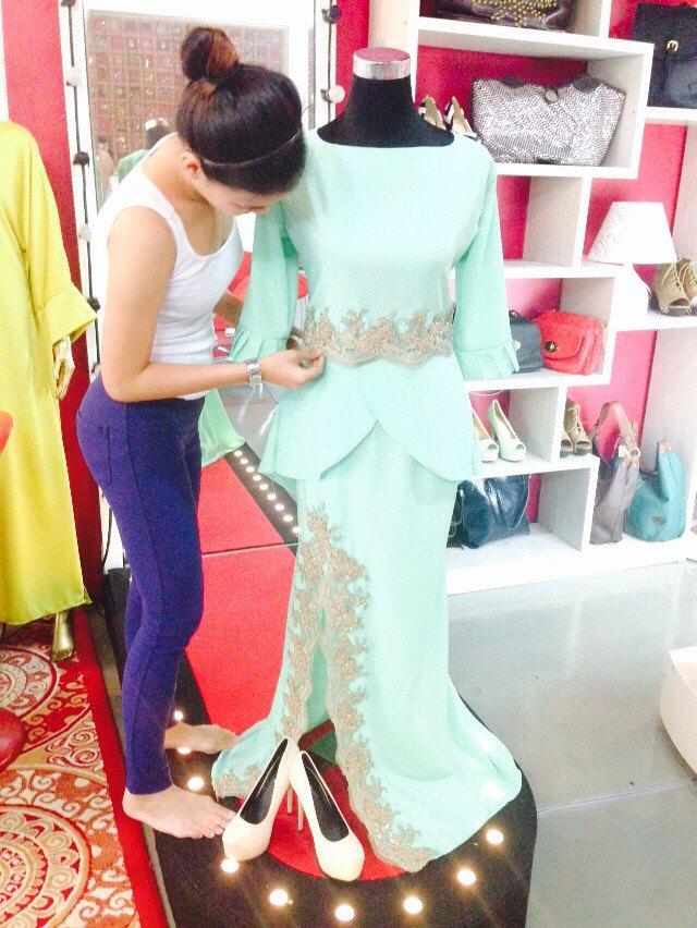 Byfaeezah's tweet photo. Bridesmaid Dress.
#tukangjahit #byfaeezah http://t.co/WjaKuER4iC